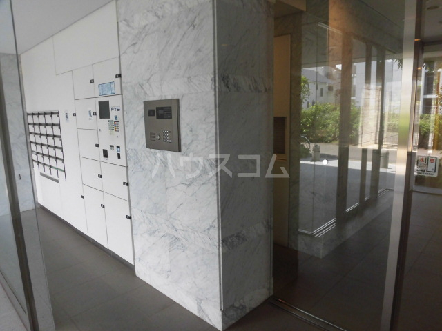 23/30 エントランス