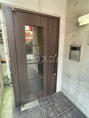 21/23 エントランス