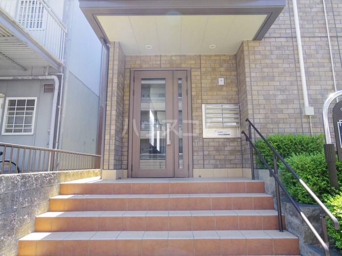 19/28 エントランス