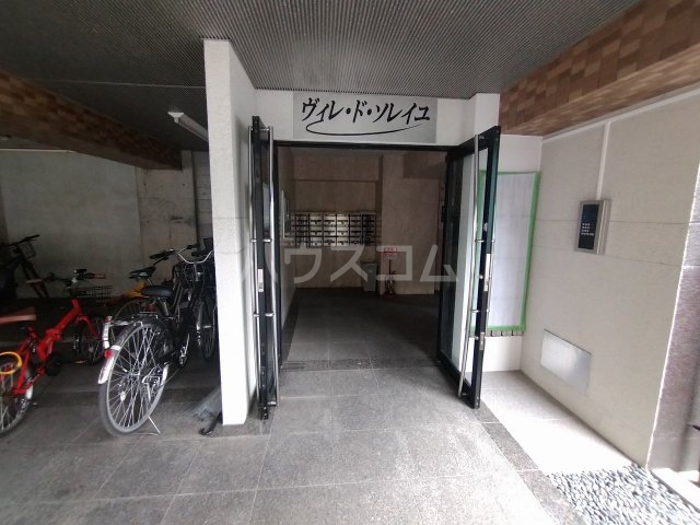 24/30 エントランス