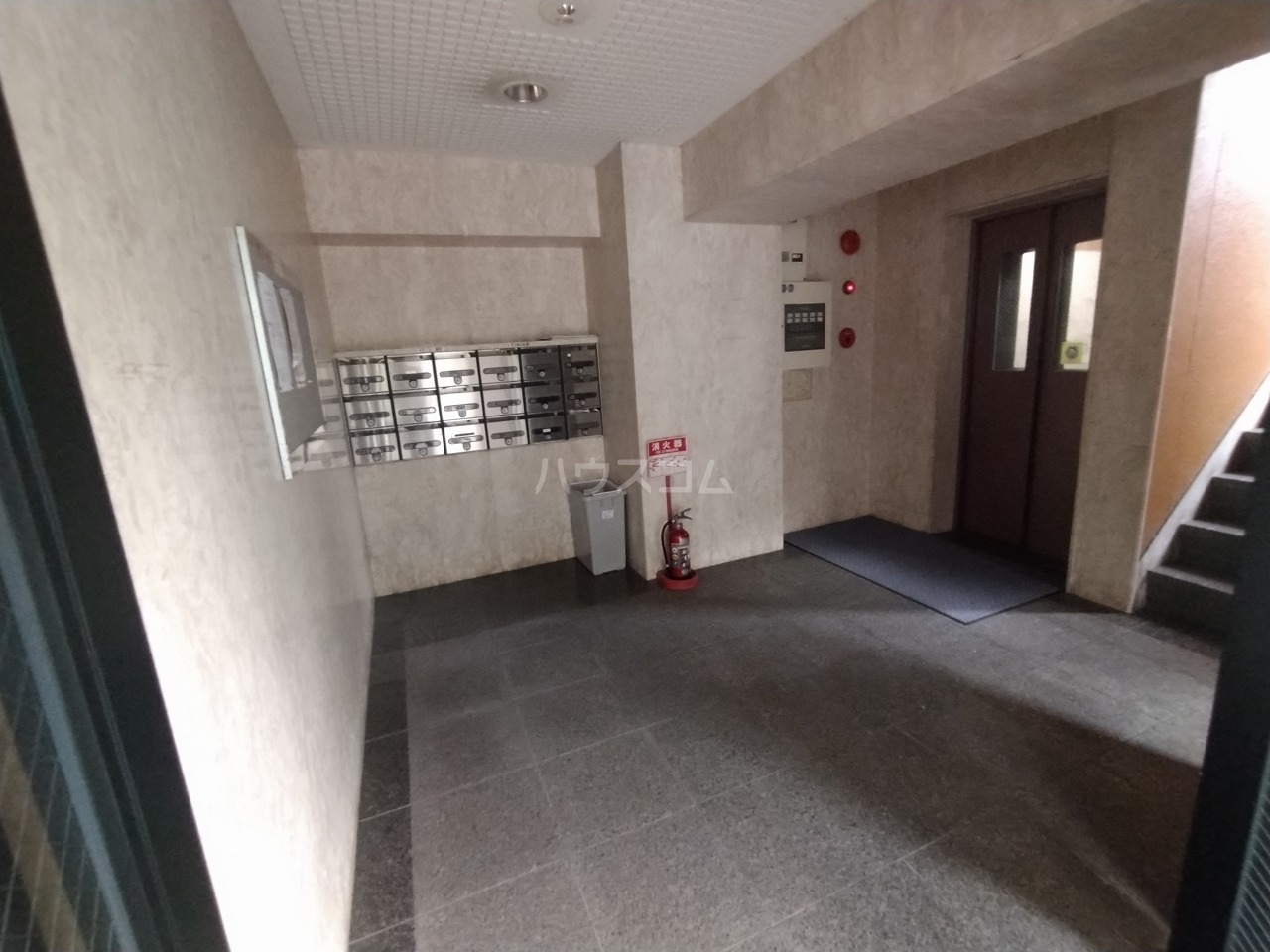 25/30 エントランス