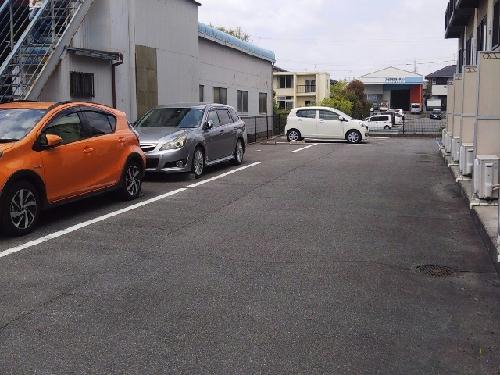 27/30 駐車場