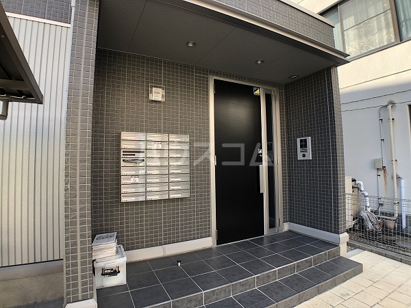 23/30 エントランス