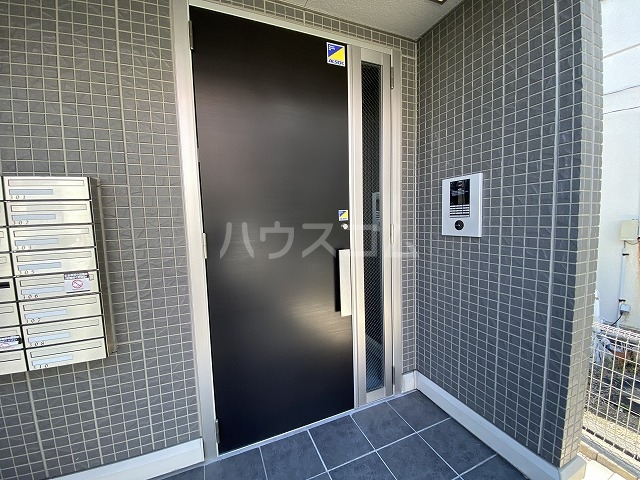 23/30 エントランス