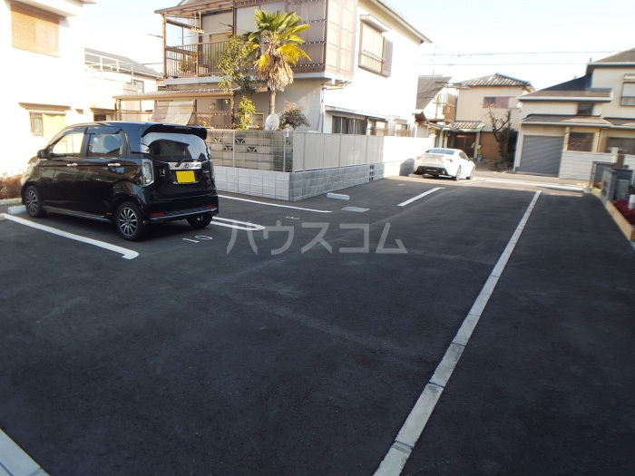 16/18 駐車場
