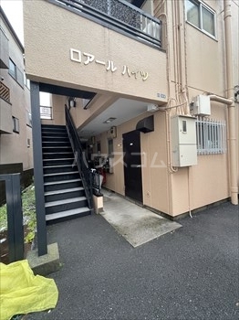 24/25 エントランス