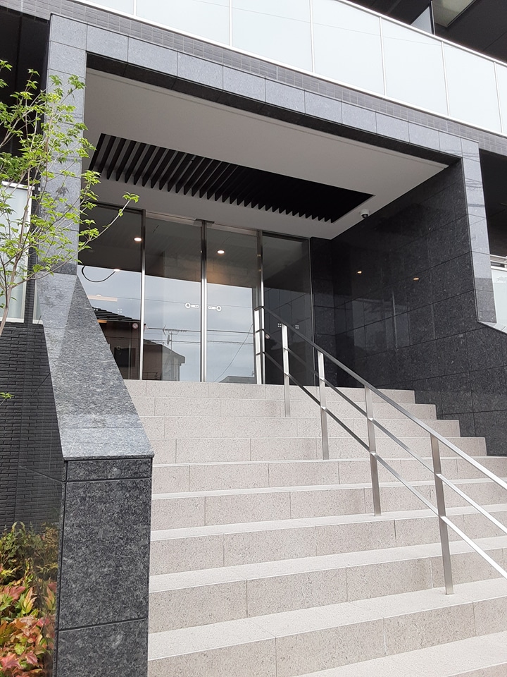 24/30 エントランス