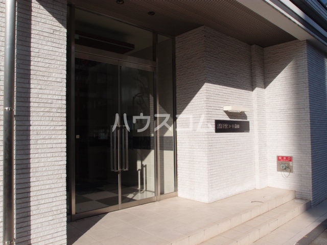 21/30 エントランス