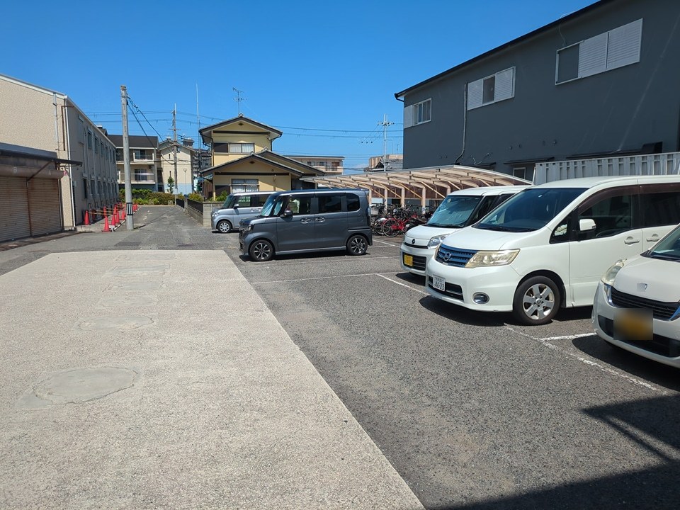 20/28 駐車場