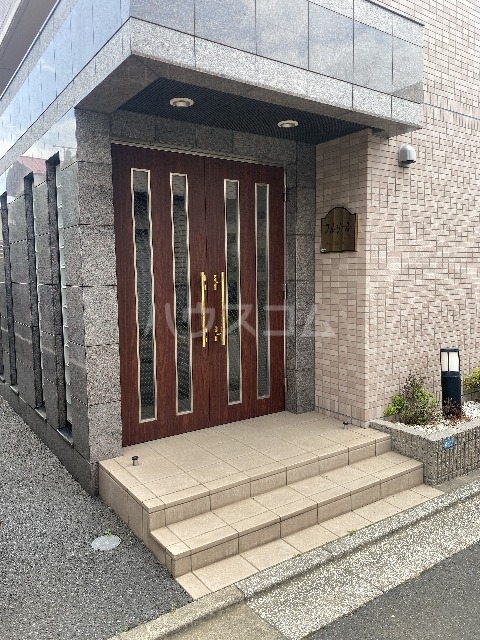 3/5 エントランス