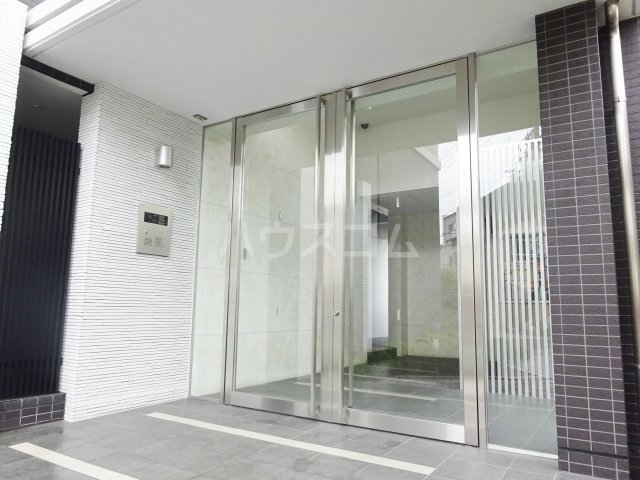 19/30 エントランス