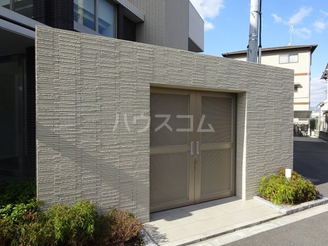 18/30 エントランス