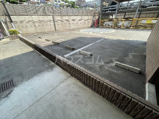 22/30 駐車場