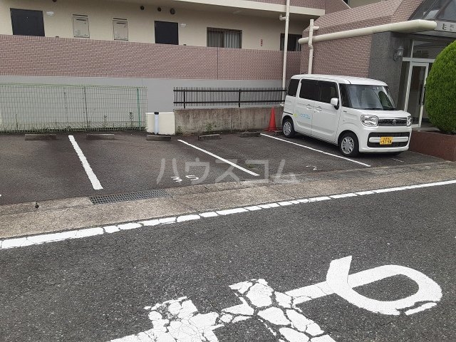 25/27 駐車場