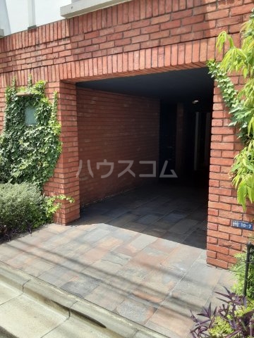 21/23 エントランス