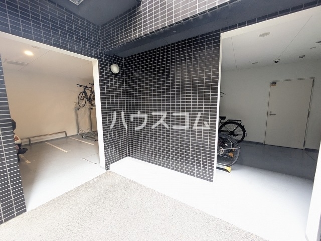 19/27 エントランス