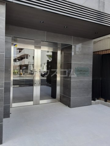 21/30 エントランス