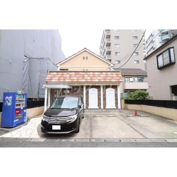 27/30 駐車場