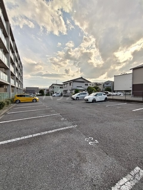 14/14 駐車場