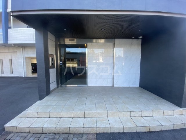 27/30 エントランス