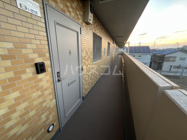 24/30 エントランス