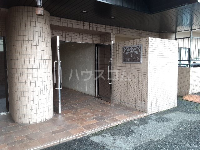 18/26 エントランス