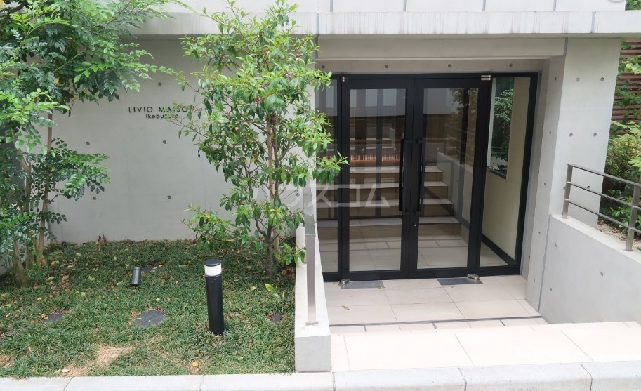 25/30 エントランス