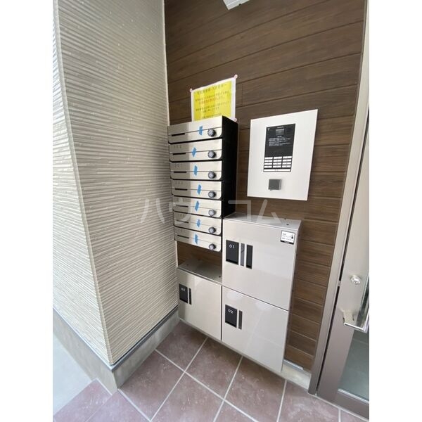 15/23 エントランス