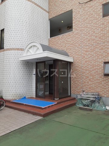 24/30 エントランス