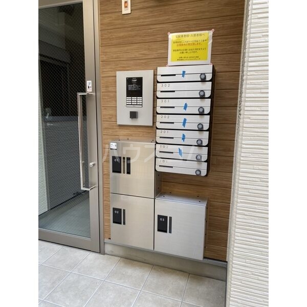 15/23 エントランス