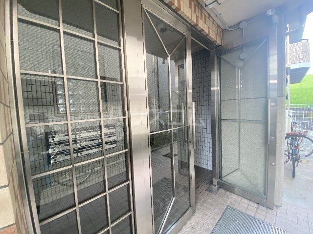 28/30 エントランス