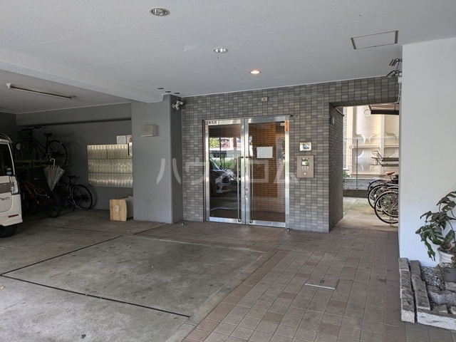 25/30 エントランス