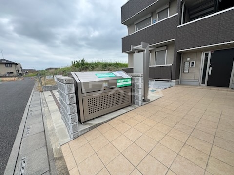 23/30 エントランス