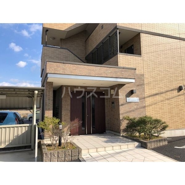 13/22 エントランス