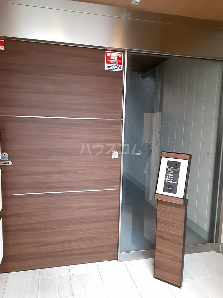 21/30 エントランス