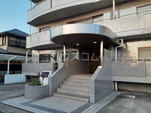 22/25 エントランス