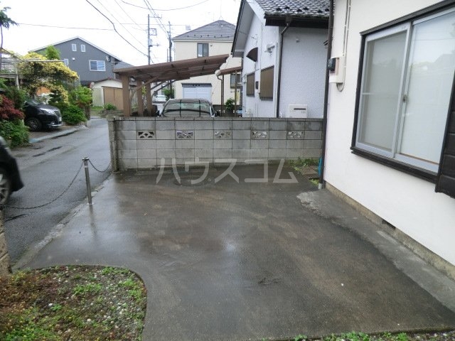 27/30 駐車場