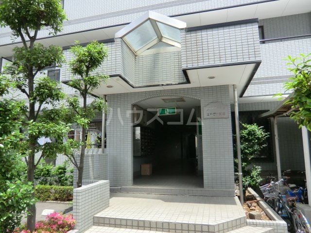 21/30 エントランス