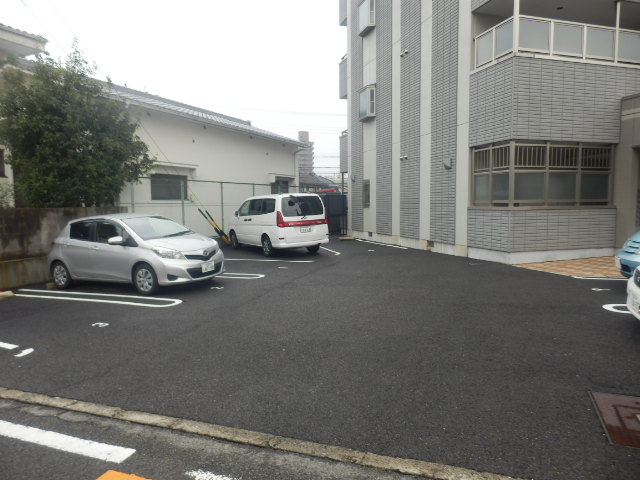 22/26 駐車場