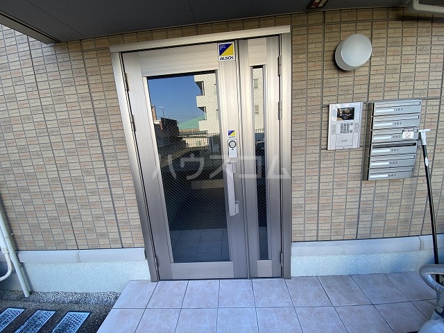 25/30 エントランス