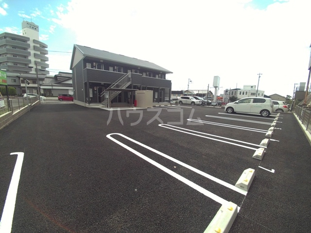 22/28 駐車場