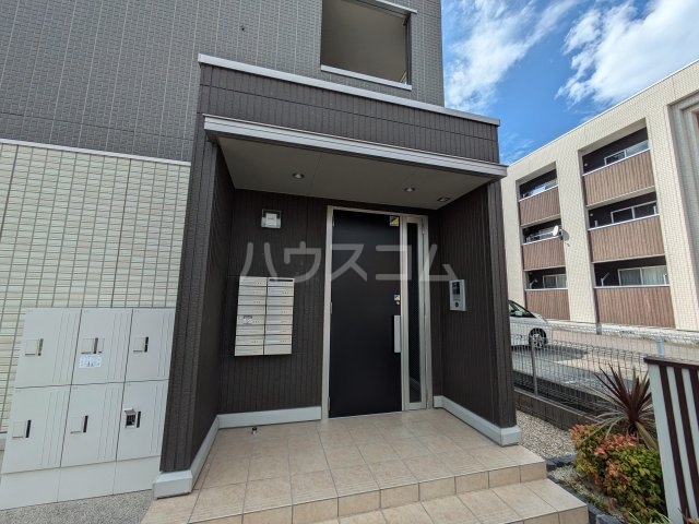 27/30 エントランス