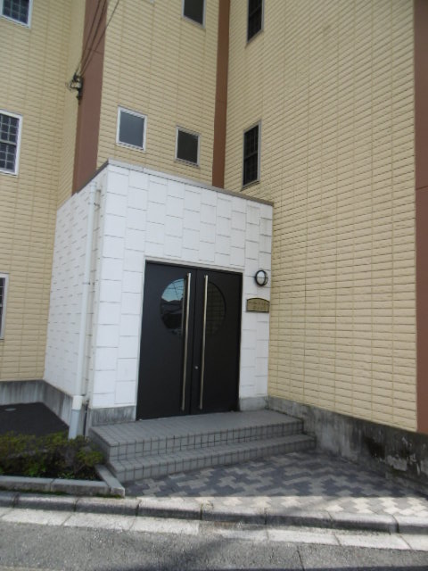 22/30 エントランス