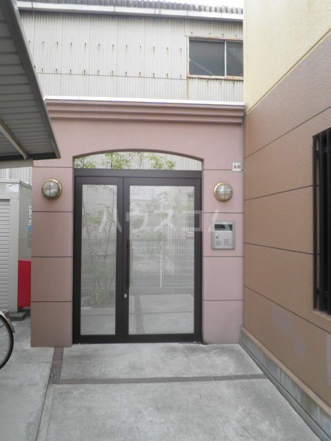 18/25 エントランス