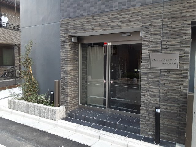 27/30 エントランス