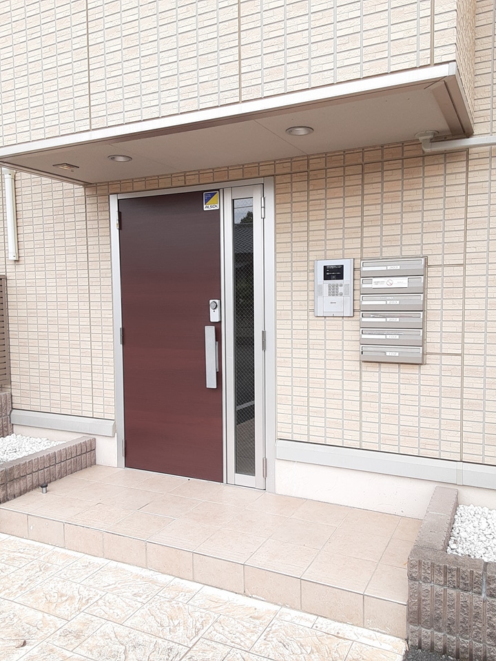16/19 エントランス
