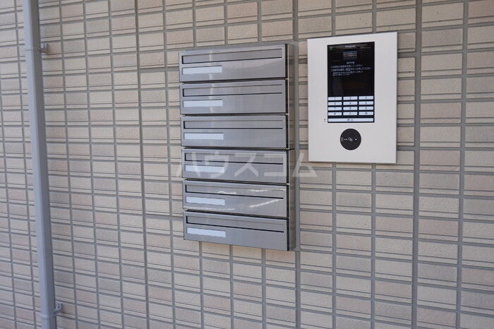 16/23 エントランス