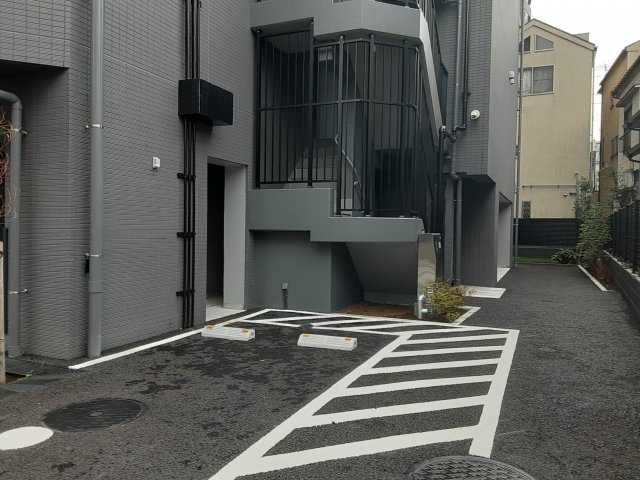 27/30 駐車場