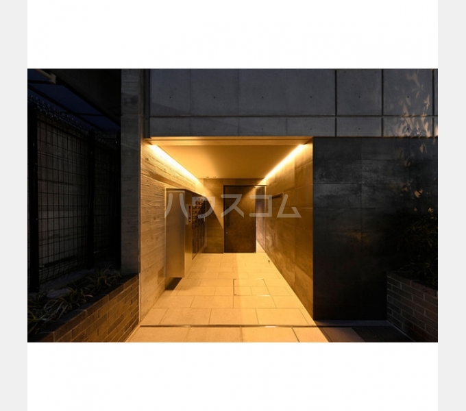 23/25 エントランス