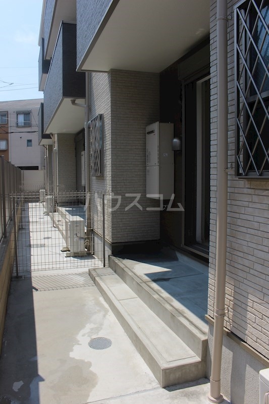 18/28 エントランス